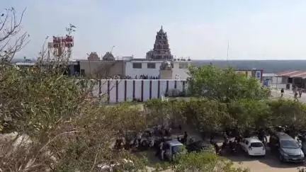 சூலூர்: சூலூர் அருகே செஞ்சேரி மலையில் கார் கவிழ்ந்து விபத்து - தாய், மகள் படுகாயம்
