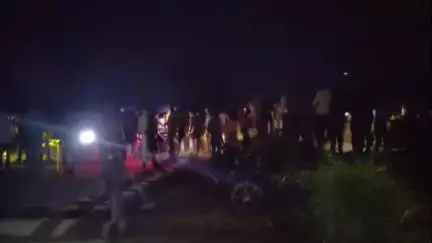 दातागंज:मुंडन कराकर लौट रहे लोगों के साथ विशेष समुदाय के लोगों ने की मारपीट बच्चे और महिलाएं घायल