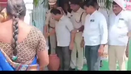కనగల్: ధర్వేశిపురం శ్రీ రేణుక ఎల్లమ్మ ఆలయం వద్ద ఏర్పాటు చేసిన చలివేంద్రాన్ని ప్రారంభించిన నల్గొండ డిఎస్పి శివరాం రెడ్డి