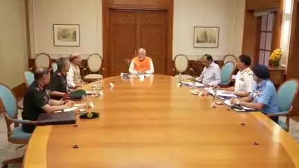 #PM आवास पर हाई लेवल बैठक खत्म
प्रधानमंत्री ने सेना को खुली छूट दी - मोदी  
तरीका, समय, टारगेट सेना तय करे- मोदी