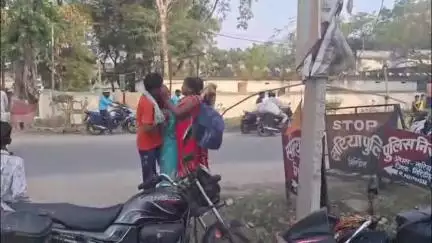 सरिया: सरिया थाना के सामने ट्रक की चपेट में आने से एक व्यक्ति की मौत