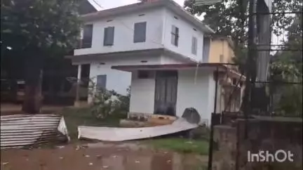കോതമംഗലം: കോതമംഗലത്ത് ഇന്ന് വൈകിട്ട് ഉണ്ടായ ശക്തമായ മഴയിൽ നാശനഷ്ടങ്ങൾ ഉണ്ടായി