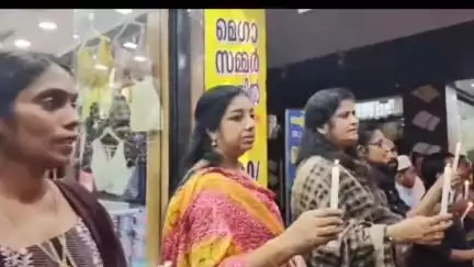 മാവേലിക്കര: പെഹൽഗാം ഭീകരാക്രമണം, വ്യാപാരി വ്യവസായി ഏകോപന സമിതി ചാരുംമൂട് ജങ്ഷനിൽ ദീപം തെളിച്ച് ശ്രദ്ധാഞ്ജലി അർപ്പിച്ചു
