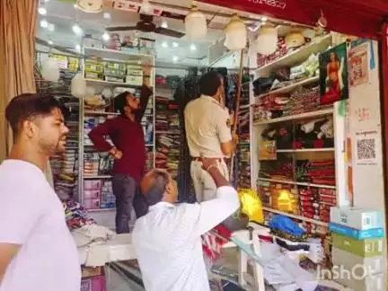 ଚୌଦ୍ବାର: ଚୌଦ୍ୱାର ମହାବୀର ବଜାରରେ ଦୁଇଟି ଲୁଗା ଦୋକାନ ଆଜବେଷ୍ଟସ ଭାଙ୍ଗି ଲୁଟିଆମାନେ ଟଙ୍କା ସହ ସାମଗ୍ରୀ ଚୋରି କରିଥିବା ମଙ୍ଗଳବାର ଥାନାରେ ଏତଲା।