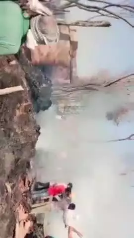 बलरामपुर थाना महाराजगंज तराई ग्राम विजयडीह

 जब्बर गुप्ता के घर अज्ञात करण से आग लगी पूरा घर जलकर राख