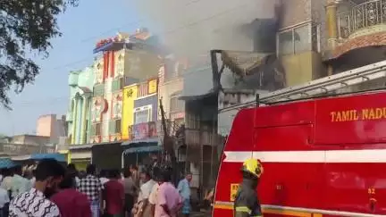 ஊத்துக்கோட்டை: சீத்தஞ்சேரி பேன்சி ஸ்டோர் கடையில் தீ விபத்து 5 லட்சம் பொருட்கள் எரிந்து நாசம்