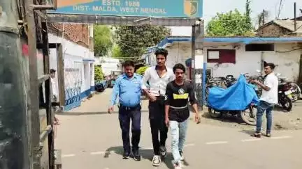 কালিয়াচক ৩: ১৬ মাইল এলাকা থেকে  মদ্যপ অবস্থায় মারপিট করায় গ্রেপ্তার ২, ধৃতদের বুধবার আদালতে পেশ