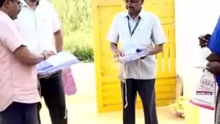 மொடக்குறிச்சி: லக்காபுரம் பகுதியில் மானியத்துடன் கூடிய கடன் பெற்று செய்யப்பட்டு வரும் தொழிலை மாவட்ட ஆட்சியர் பார்வையிட்டார்