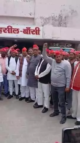 आज सिद्धार्थनगर बांसी तहसील में में समाजवादी पार्टी द्वारा उप जिलाधिकारी  जी को ज्ञापन दिया गया