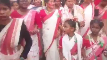 बेरो: बेड़ो प्रखंड मुख्यालय में सरहुल पूजा शोभा यात्रा निकाली गई, मंत्री शिल्पी नेहा भी शामिल हुईं