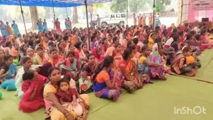 माकड़ी: अनतपुर थाना पुलिस ने बिहान समूह की वार्षिक आमसभा में महिलाओं को उनके अधिकारों के बारे में दी जानकारियां