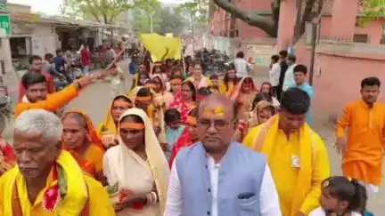 तरैया: मुरलीपुर शाहनवाजपुर छठ घाट पर दो दिवसीय अखंड अष्टयाम का भव्य कलश यात्रा से हुआ शुभारंभ