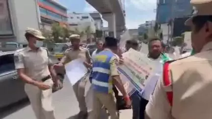 అమీర్‌పేట: బంజారా సామాజిక వర్గానికి మంత్రి పదవులు ఇవ్వాలంటూ జూబ్లీహిల్స్‌లో సీఎం రేవంత్ రెడ్డి ఇంటిని ముట్టడించిన బంజారా నాయకులు