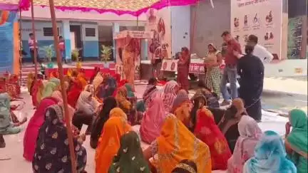 रघुनाथपुर: बहेलिया गांव में महिला संवाद कार्यक्रम आयोजित, महिलाओं को किया गया जागरूक