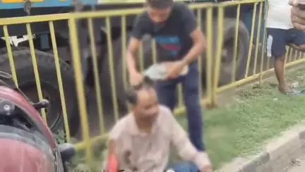 ডোমজুড়: ডোমজুড়ে জালাল কমপ্লেক্সের কাছে লরির পিছনে ধাক্কা বাইকের, আহত ব্যক্তি