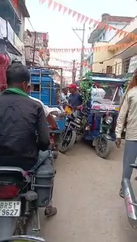 sangrampur Nagar Panchayat market mein Mahajan 
atikraman ki vajah se jaam lag raha hai