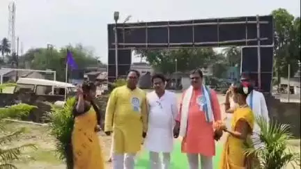 দেশপ্রাণ: জাতীয় পতাকা ও বিদ্যালয়ের পতাকাউত্তোলনের মধ্য দিয়ে আজ শতবর্ষ পূর্তির শুভ সূচনা করলো কাঁথির রহমানিয়া হাই মাদ্রাসা