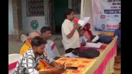 रघुनाथपुर: चकरी पंचायत में डा. अंबेडकर समग्र सेवा अभियान के तहत लोगों को विभिन्न योजनाओं की जानकारी दी गई