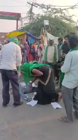 pahelgao me huye hadse ke karan tilhapur mod me nikala gaya atankwadoyo ke khilaf dharna pradarshan