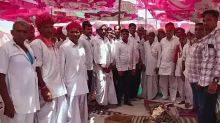 गिड़ा: भाजपा के वरिष्ठ नेता ने बोड़वा गांव में आयोजित वैवाहिक कार्यक्रम में शिरकत कर नव दंपति को आशीर्वाद दिया