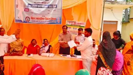गुठनी: गुठनी में मुख्यमंत्री पेंशन योजना का प्रमाण पत्र किया गया वितरित