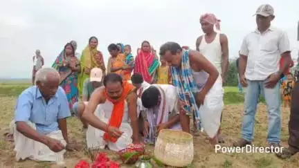 ବିଶୋଇ: ପବିତ୍ର ଅକ୍ଷୟ ତୃତୀୟା ଅବସରରେ 

କାସିପାଳ ଠାରେ  ଅକ୍ଷିମୁଠି ର ଶୁଭ ଅନୁକୂଳ କଲେ ବିଧାୟକ