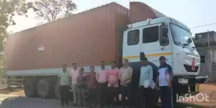 कोरची: कंटेनर मध्ये कप्पे त्यामध्ये अवैध गोवंशाची तस्करी कोरची पोलिसांनी 38 गोवंशाला दिले जीवदान वाहन चालक फरार स्लीपर अटकेत