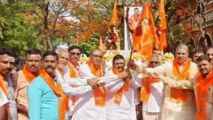 ಕುಷ್ಟಗಿ: ವಿಶ್ವ ಗುರು ಬಸವಣ್ಣ ಅವರ ಜಯತ್ಯೊಂತ್ಸವ ಕುಷ್ಟಗಿಯ ತಾಲೂಕಾಡಳಿತದಿಂದ  ಭಾವಚಿತ್ರ ಮೇರವಣಿಗೆ ಪಟ್ಟಣದಲ್ಲಿ ಯಶಸ್ವಿ