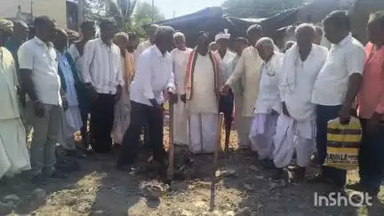 ಅಣ್ಣಿಗೇರಿ: ಭದ್ರಾಪುರ ಗ್ರಾಮದ ಶ್ರೀ ಬಸವೇಶ್ವರ ದೇವಸ್ಥಾನದ ನೂತನ ಕಟ್ಟಡ ಕಾಮಗಾರಿ ಭೂಮಿ ಪೂಜೆ ನೆರವೇರಿಸಿದ ಶಾಸಕ ಕೋನರಡ್ಡಿ