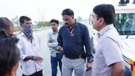 बरेली: स्वास्थ्य राज्य मंत्री ने बरेली मार्ग पर 108 एम्बुलेंस का किया निरीक्षण, चालक से संतोषजनक जवाब नहीं मिलने पर दिए निर्देश