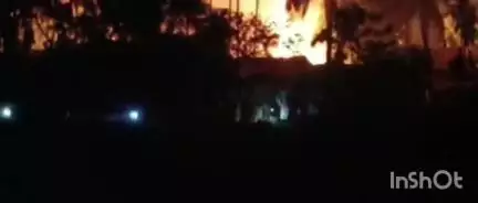 গৰৈমাৰী: সোণতলীত বিধ্বংসী অগ্নিকাণ্ড,১০ লক্ষাধিক টকাৰ সা-সামগ্ৰী ক্ষতিসাধন,অগ্নিকাণ্ডত আহত দুজনক চিকিৎসালয়ত ভৰ্তি