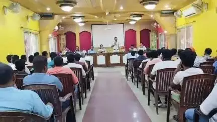 কালিয়াচক ৩: কালিয়াচক ৩ ব্লক অফিস হল ঘরে অনুষ্ঠিত রামনবমী উপলক্ষে শান্তি বৈঠকে উপস্থিত বিধায়ক