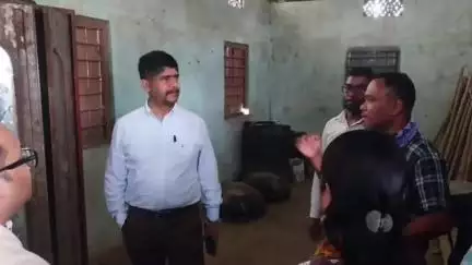 তামুলপুৰ: মিছন বিকল্পৰ অংশ লগত সংগতি ৰাখি প্ৰথম পৰ্যায়ৰ ব্যৱস্থাপনা হিচাপে জিলা আয়ুক্তয়ে ৰ’মাৰী গাঁৱত পৰিদৰ্শন কৰে