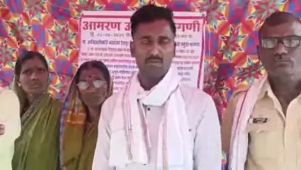 देगलूर: मृत घोषित करून परस्पर जमीन बाळकावल्याचा आरोप, न्यायासाठी गंगाराम बंगरवार यांचे उपविभागीय कार्यालय येथे आमरण उपोषण सुरु