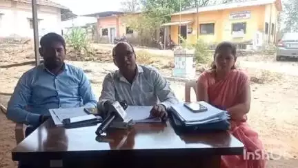 पेण: सरपंच सखाराम पवार यांनी दोन वर्षात कोणत्याही प्रकारची कामे केली नसल्याचा माजी सदस्य रणजीत पवार यांचा वशिवली येथे पत्रकार