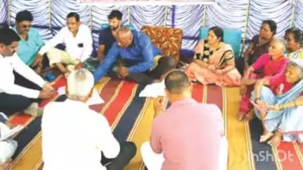 पेण: पेण तहसीलदार यांनी घेतली बेणसे झोतीरपाडा प्रकल्पबाधित संघर्ष समितीची भेट