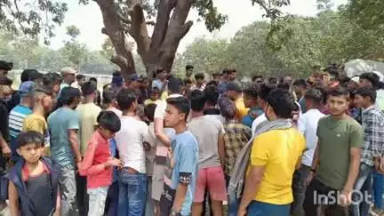 अंधराठाढ़ी: अंधराठाढ़ी दक्षिण पंचायत के कब्रिस्तान के पास नवजात शिशु का शव मिला, घटनास्थल पर भीड़ जुटी