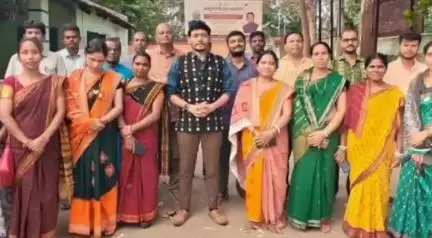 ଆର ଉଦୟଗିରି: ଓଡ଼ିଆ ପକ୍ଷ ପାଳନ ଅବସରରେ ପାରମ୍ପରିକ ପୋଷାକ ପରିଧାନ ଦିବସ ଉପଲକ୍ଷେ ମୋହନା ବ୍ଳକ ପରିସରରେ ଆମ ପୋଷାକ ଆମ ପରିଚୟ କାର୍ଯ୍ୟକ୍ରମ ଅନୁଷ୍ଠିତ