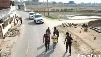 धनवार: रामनवमी के मद्देनज़र धनवार थाना क्षेत्र में पुलिस ने कानून व्यवस्था बनाए रखने को लेकर ड्रोन कैमरे से निगरानी की