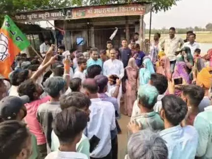 ग्राम पंचायत ककावनी पहुंचे पूर्व विधायक डॉ शिशुपाल यादव, ग्रामवासियों को नवरात्रि की दी शुभकामनाएं