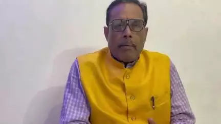 बिहार प्रदेश पंच सरपंच संघ के प्रदेश अध्यक्ष श्री अमोद कुमार निराला ने सांसद विधायक पर बरसे भता पेंशन बीमा एम एल सी मे वोटर मतदान देने के अधिकार नही मिला तो बिहार विधानसभा चुनाव मे बहुत बड़ा खेल..... निराला......
#पंच #सरपंच #संघ #बिहार ...