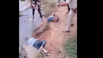 মহম্মদবাজার: পুরাতন গ্রামের কাছে ব্রিজের পাশে মৃতদেহ পড়ে থাকতে দেখে চাঞ্চল্য ছড়ায়, ঘটনাস্থলে মহম্মদ বাজার থানার পুলিশ