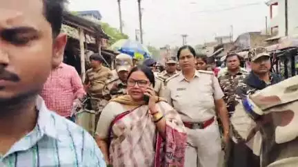 কালিয়াচক ২: মোথাবাড়ি চৌরঙ্গী এলাকায় পরিস্থিতি পর্যবেক্ষণে আসলেন কেন্দ্র মহিলা কমিশনের প্রতিনিধি দল