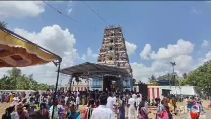 தரங்கம்பாடி: கீழையூரில் பிரசித்தி பெற்ற உப்பு சந்தை சீத்தளா மகா மாரியம்மன் கோவிலில் மகா கும்பாபிஷேகம் ஆயிரக்கணக்கான பக்தர்கள் பங்கேற்பு
