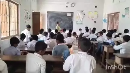 বামনগোলা: চাকরি গেল পাকুয়াহাট আনন্দনিকেতন মহাবীর উচ্চ বিদ্যালয়ের 8 জন শিক্ষক-শিক্ষিকা ও 2 শিক্ষাকর্মীর