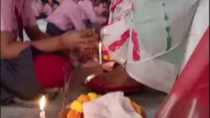 মহিষাদল: মহিষাদল ভারত সেবাশ্রম সংঘের পক্ষ থেকে বাসন্তী পুজোয় আয়োজন করা হয় " মাতৃ পুজন"