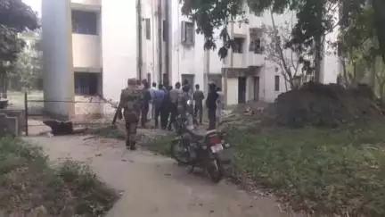 কালিয়াচক ৩: PTS এলাকায় জলের পাইপ লাইনে কাজ করার সময় মাটি চাপা পড়ে মৃত 1 ও আহত 1