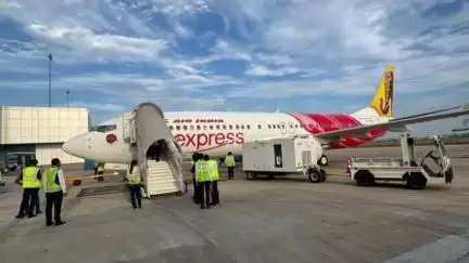 திருச்சி கிழக்கு: திருச்சி சர்வதேச  விமான நிலையத்தில் தொழில்நுட்ப கோளாறு காரணமாக 9 மணி நேரத்திற்கு பின்னர் புறப்பட்டு சென்ற விமானம்