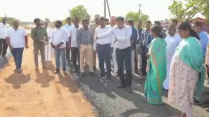 ஊத்துக்குளி: முதலிபாளையம் தொழிற்பேட்டையில் புனரமைக்கும் பணிகளை தாட்கோ மேலாண்மை இயக்குனர் இன்று நேரில் ஆய்வு மேற்கொண்டார்