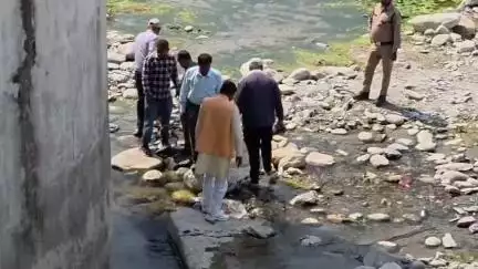 थल: डीडीहाट विधायक बिशन सिंह चुफाल ने थल में पेयजल पंप का किया निरीक्षण